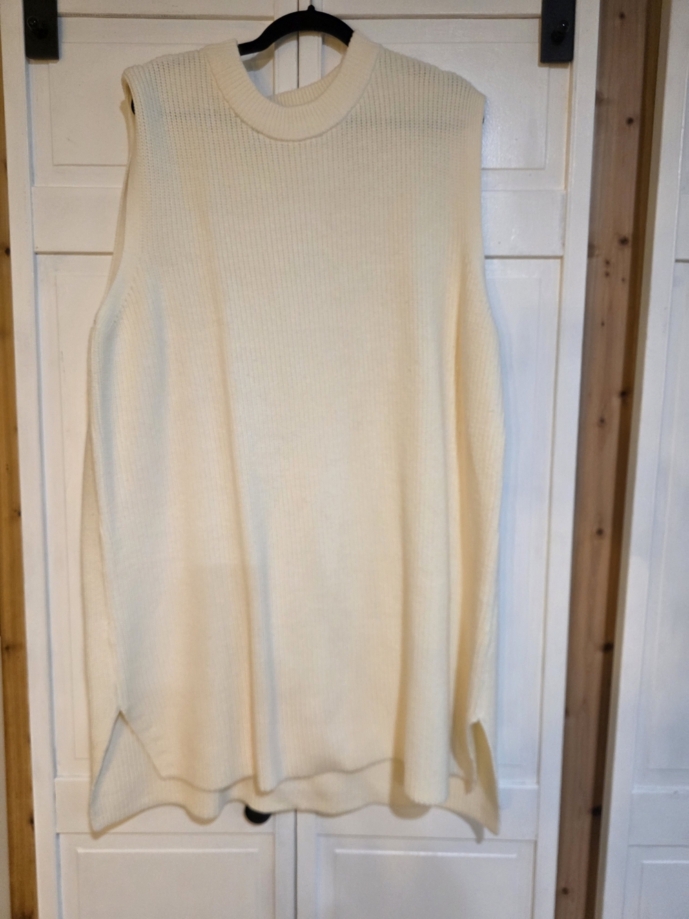 H&M Cream Sleeveless Ribbed Crew Neck Sweater